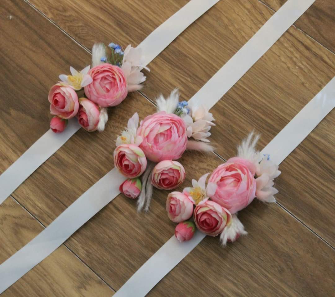 The Sam Wrist Corsage