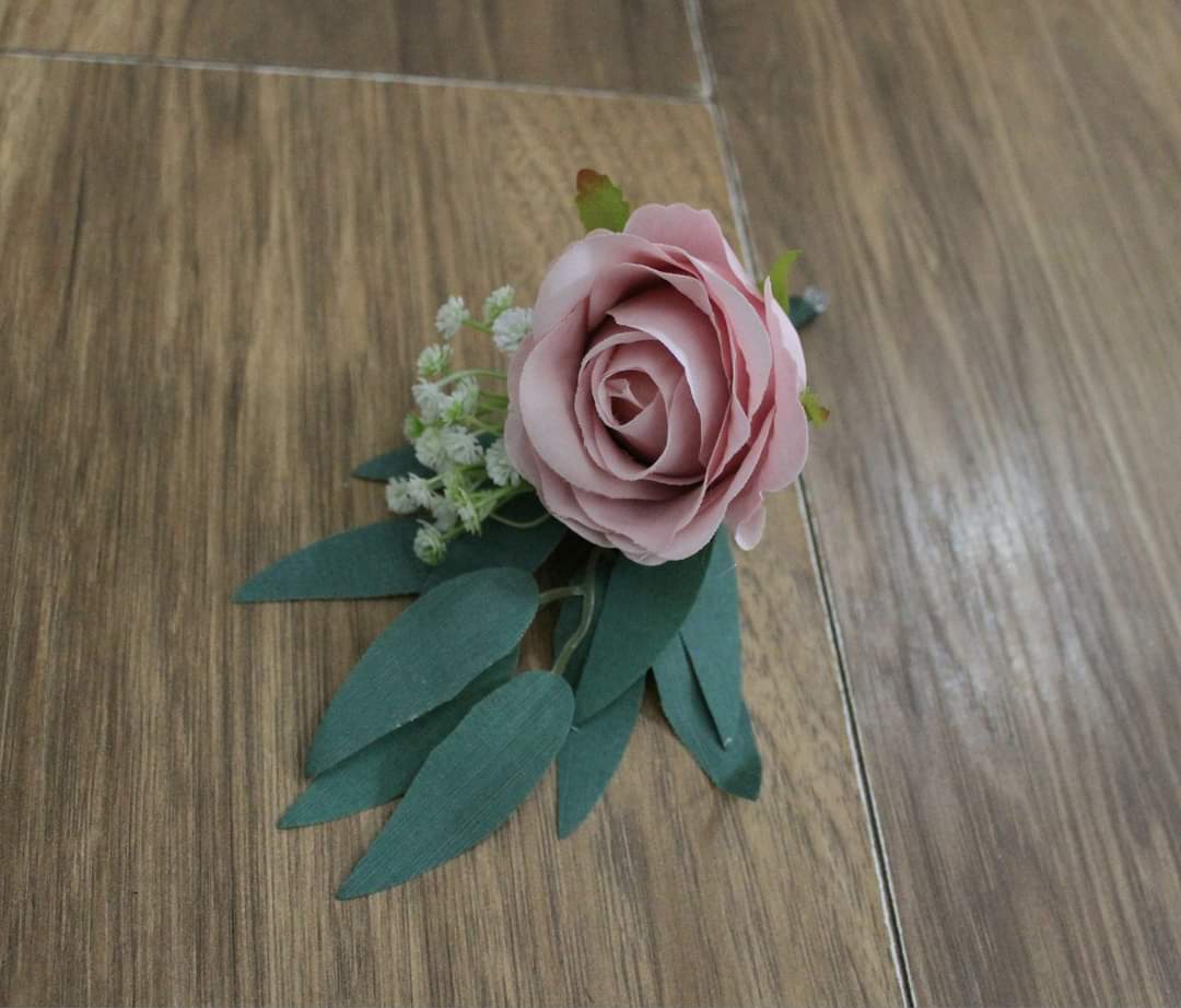 The Stephanie Buttonhole