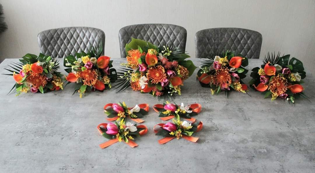 The Gemma Tropical Cake Arrangement/Topper