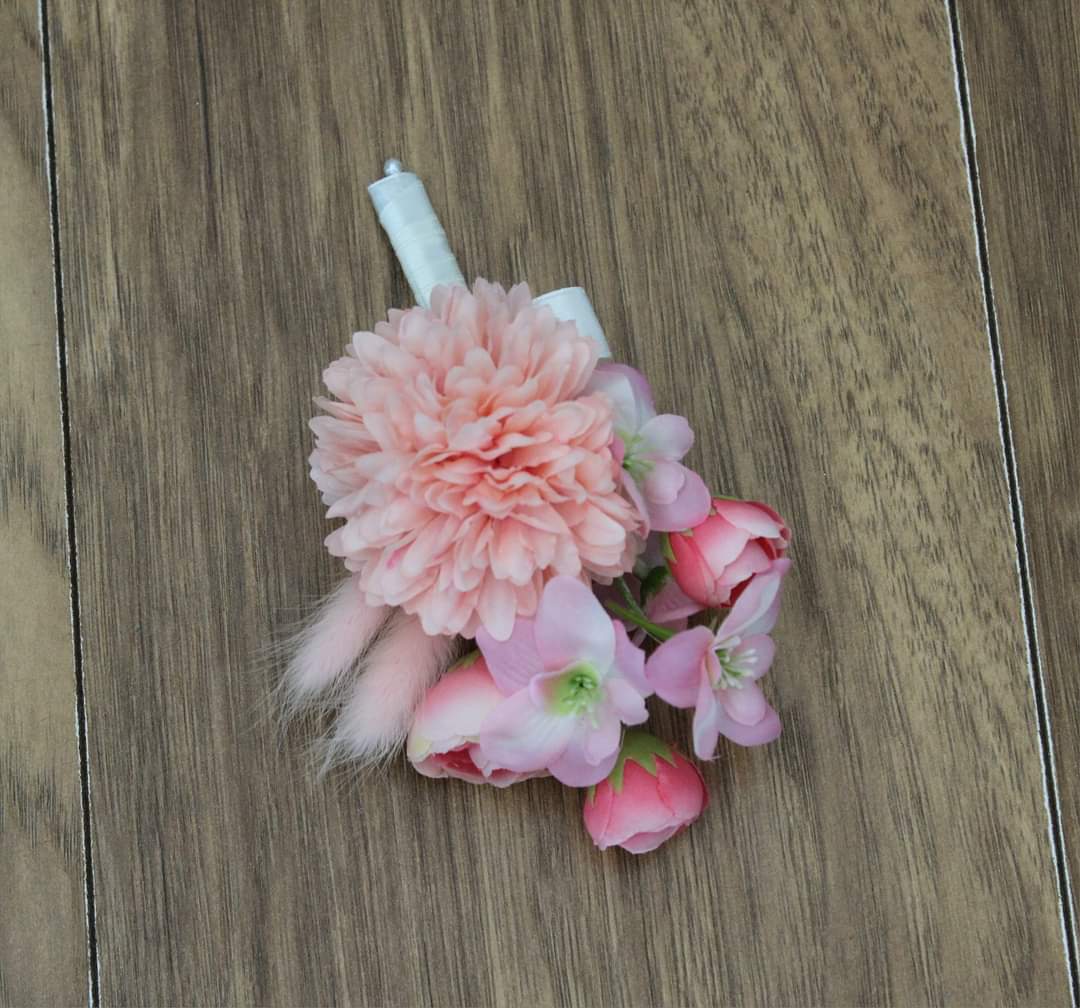 The Louisa Buttonhole