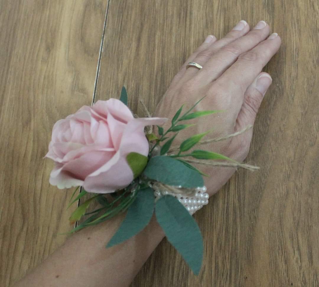 The Anna Wrist Corsage
