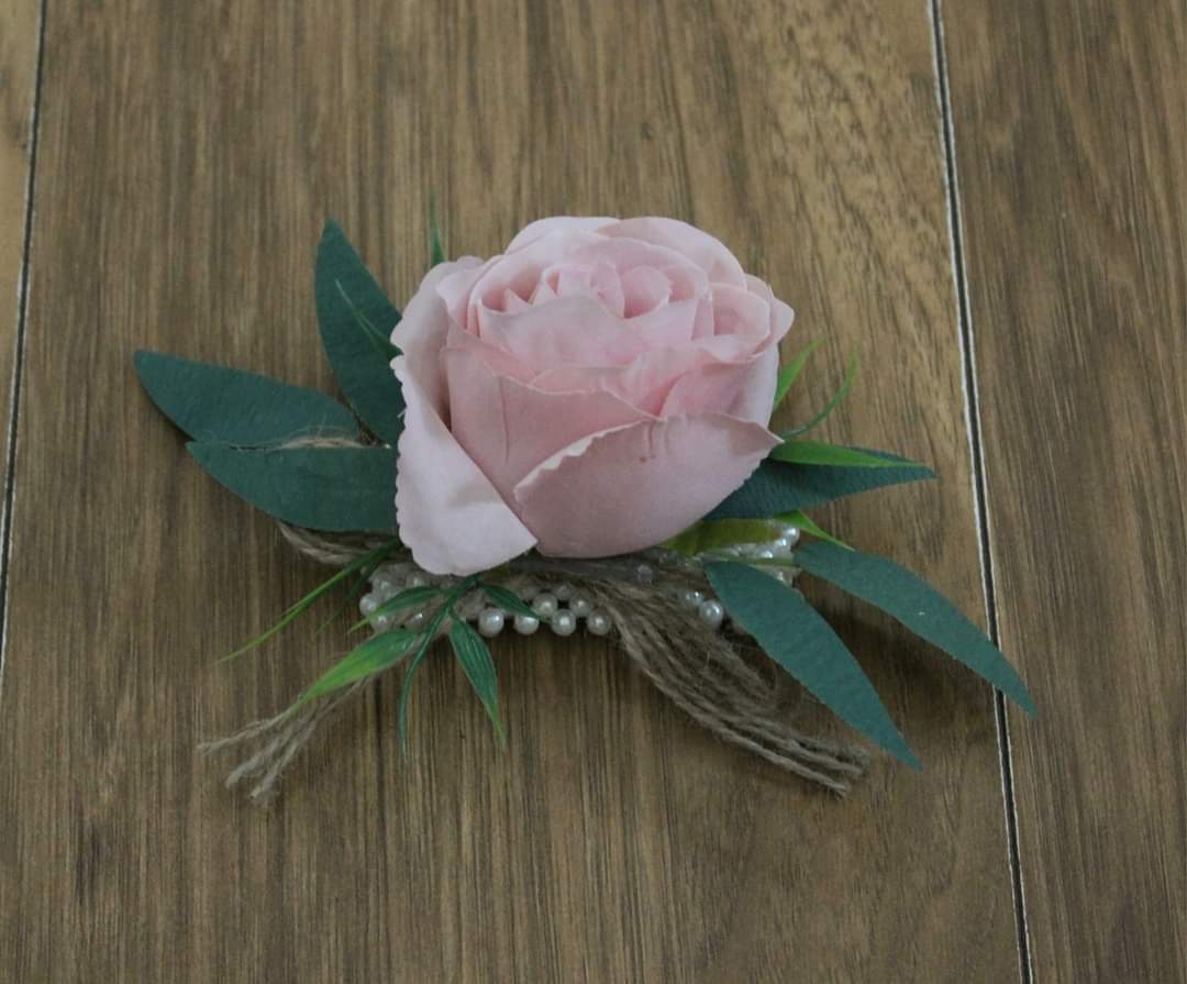 The Anna Wrist Corsage