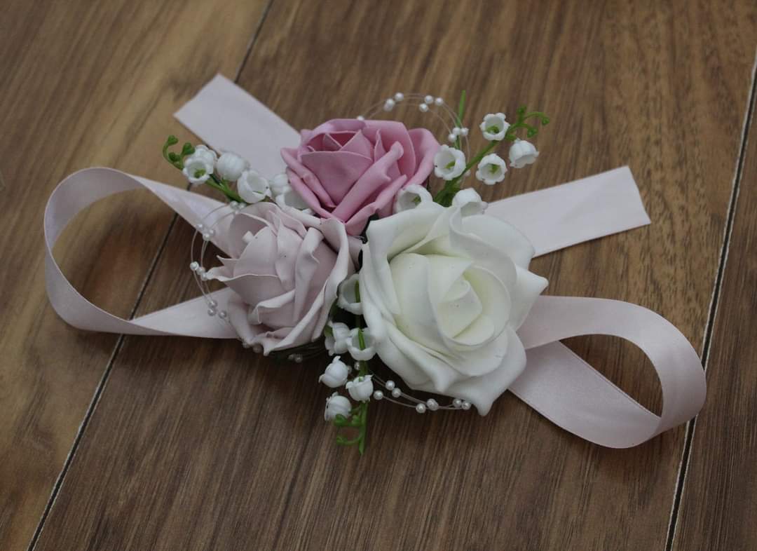 The Hannah Wrist Corsage