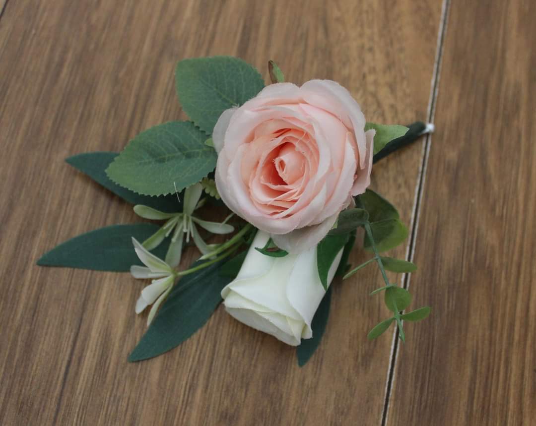 The Chrissie Buttonhole