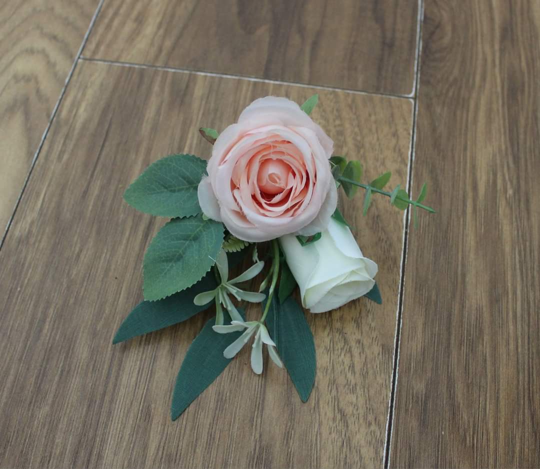 The Chrissie Buttonhole