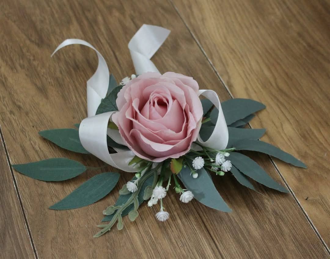 The Stephanie Dog Collar Corsage