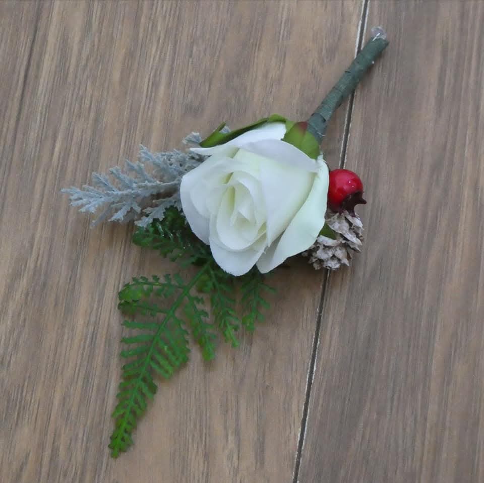 The Chloe Winter Buttonhole